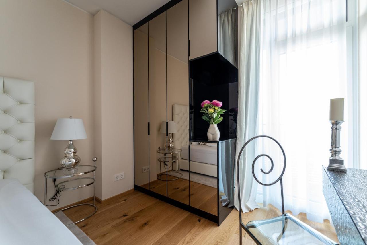 Exclusive 2Br Skyline Penthouse By Hm Apartment Vienna Exterior photo